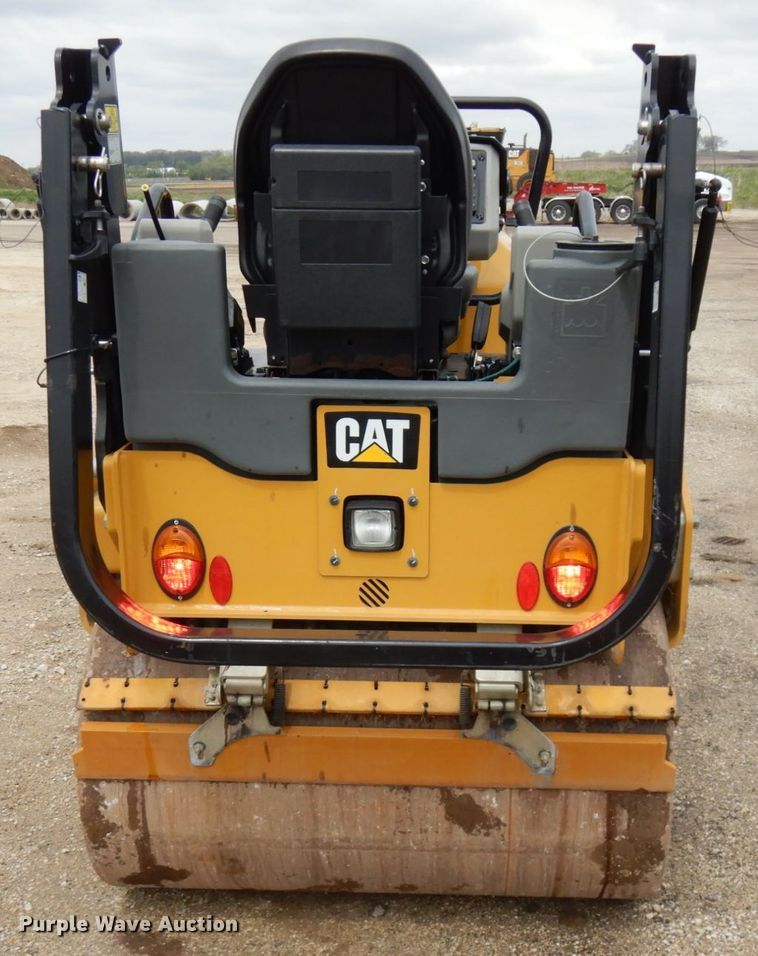 image for item IT9288 2019 Caterpillar CB-24B  double drum vibratory roller