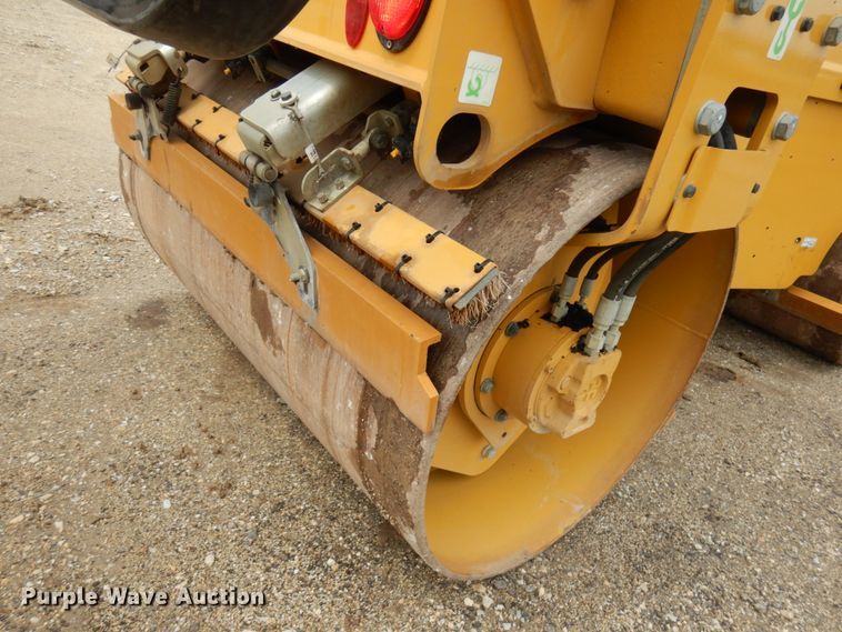 image for item IT9288 2019 Caterpillar CB-24B  double drum vibratory roller
