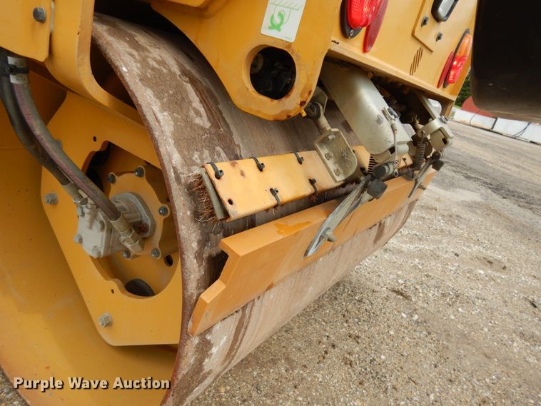 image for item IT9288 2019 Caterpillar CB-24B  double drum vibratory roller