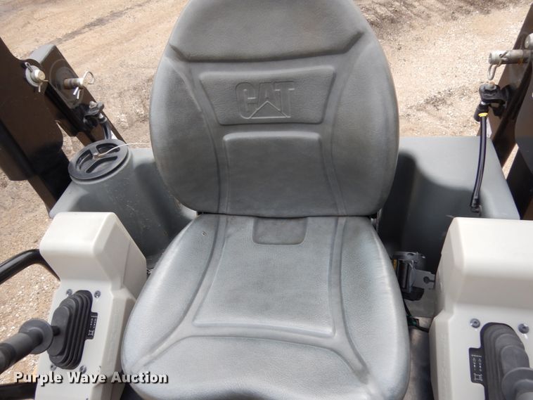 image for item IT9288 2019 Caterpillar CB-24B  double drum vibratory roller