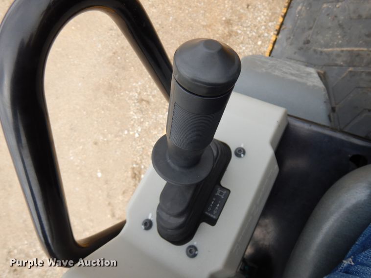 image for item IT9288 2019 Caterpillar CB-24B  double drum vibratory roller