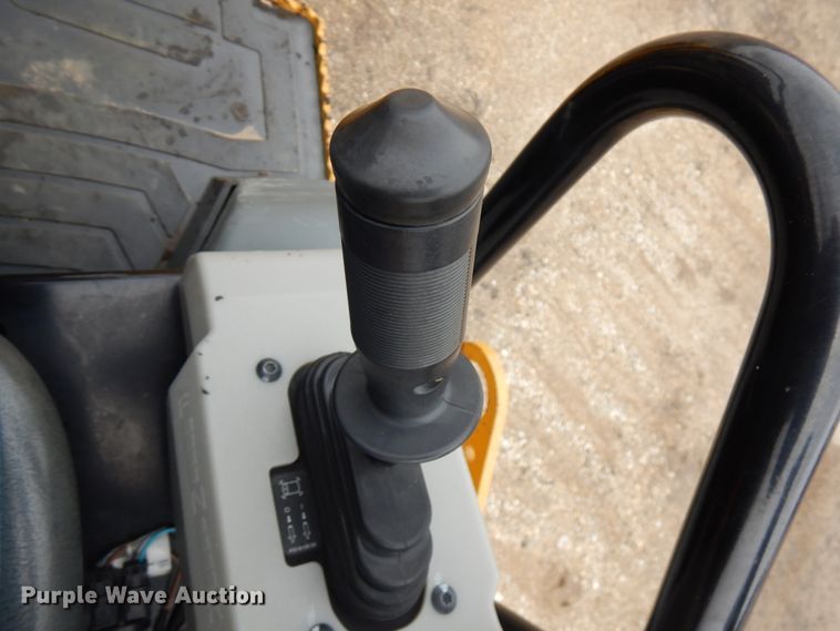 image for item IT9288 2019 Caterpillar CB-24B  double drum vibratory roller