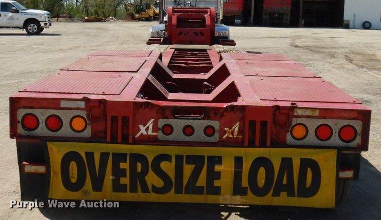 image for item IT9291 2007 XL Specialized 1XL-110-CHDG  lowboy equipment trailer