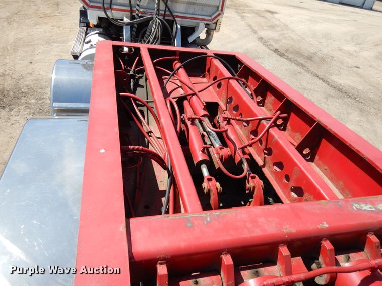 image for item IT9291 2007 XL Specialized 1XL-110-CHDG  lowboy equipment trailer