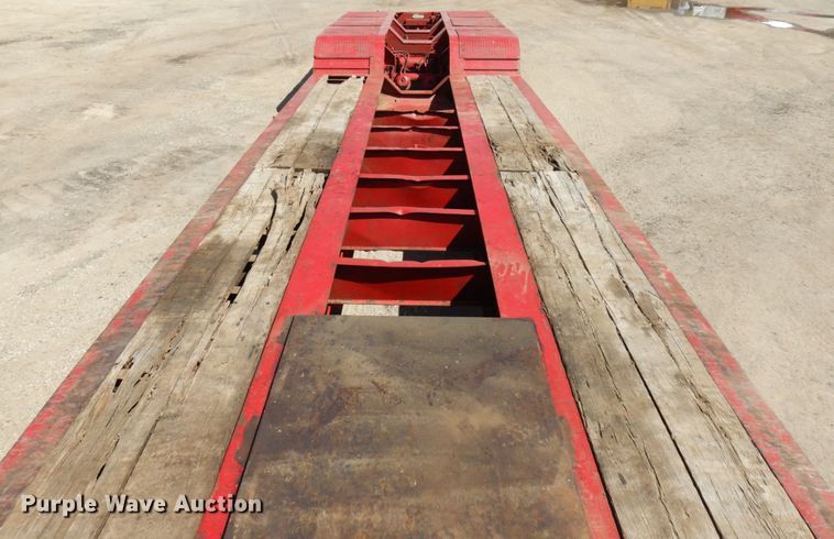 image for item IT9291 2007 XL Specialized 1XL-110-CHDG  lowboy equipment trailer