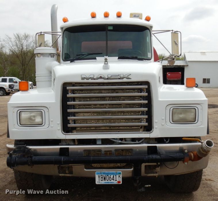 image for item IT9297 2001 Mack RD688S  water truck