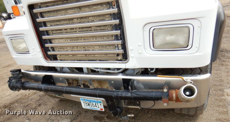 image for item IT9297 2001 Mack RD688S  water truck