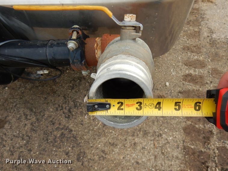 image for item IT9297 2001 Mack RD688S  water truck