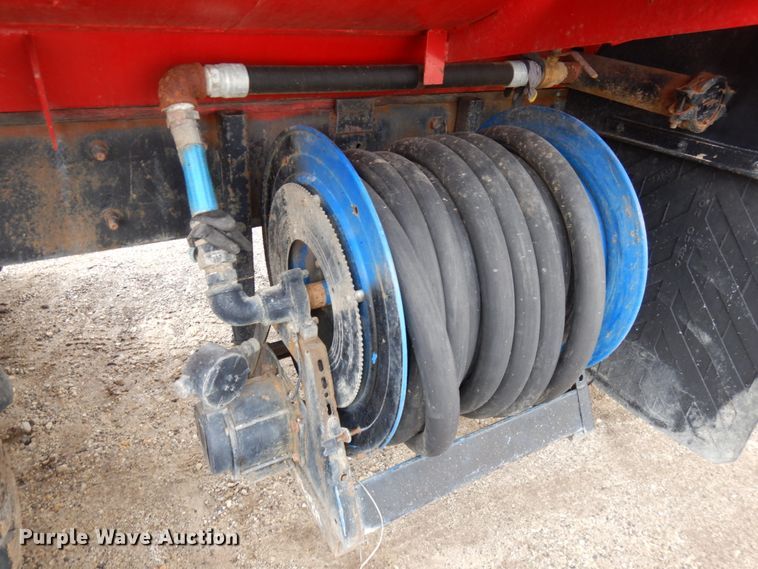 image for item IT9297 2001 Mack RD688S  water truck