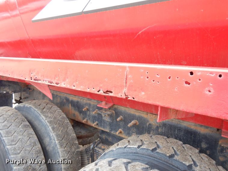 image for item IT9297 2001 Mack RD688S  water truck