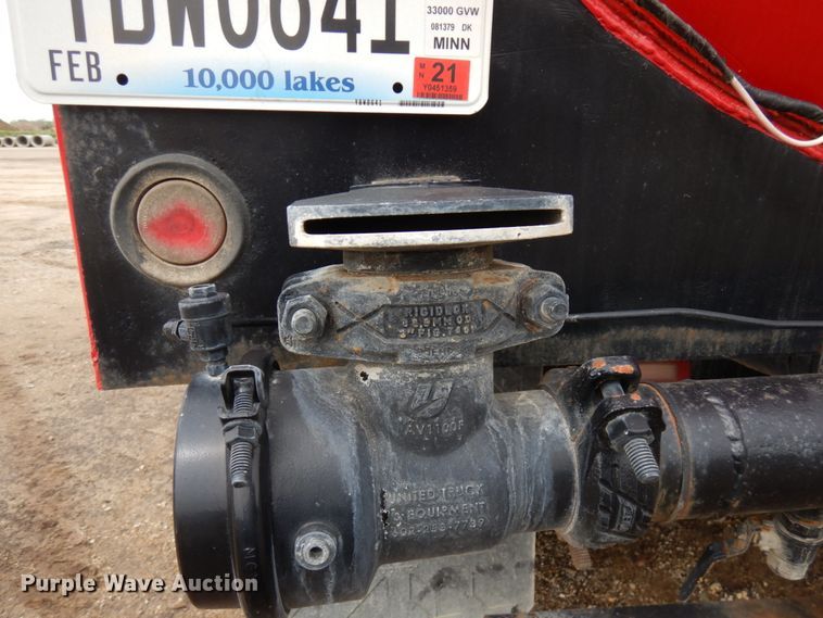 image for item IT9297 2001 Mack RD688S  water truck