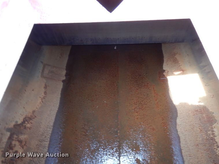 image for item IT9297 2001 Mack RD688S  water truck