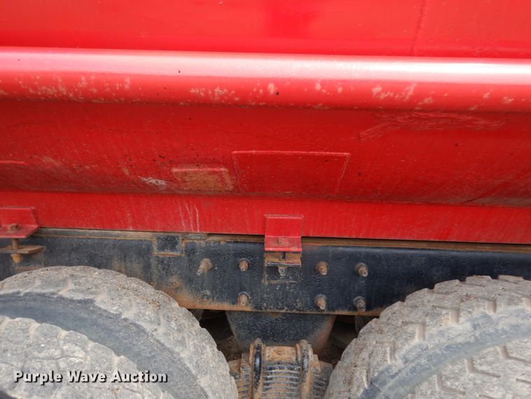 image for item IT9297 2001 Mack RD688S  water truck