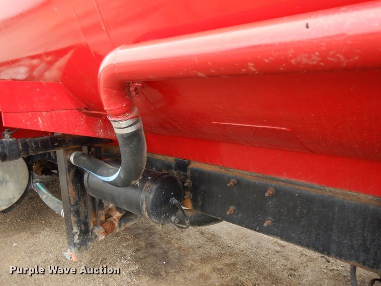 image for item IT9297 2001 Mack RD688S  water truck