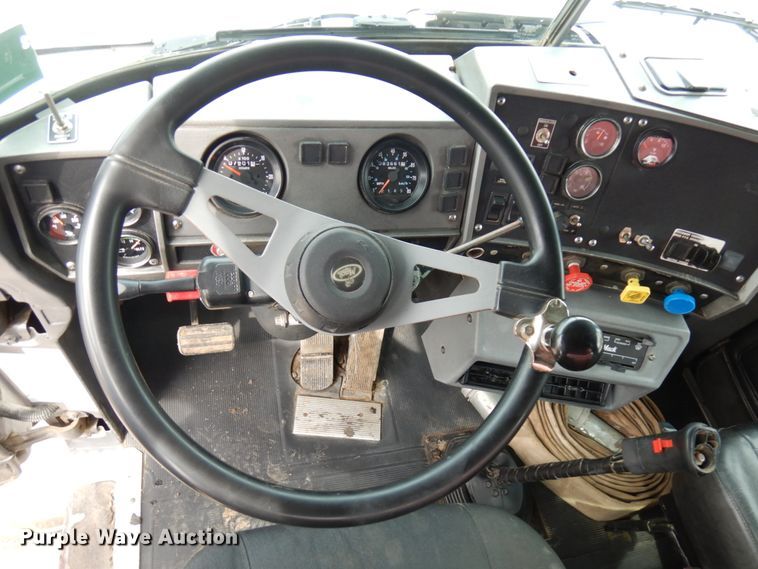 image for item IT9297 2001 Mack RD688S  water truck