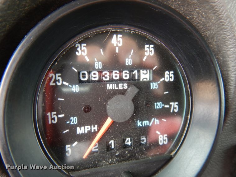 image for item IT9297 2001 Mack RD688S  water truck