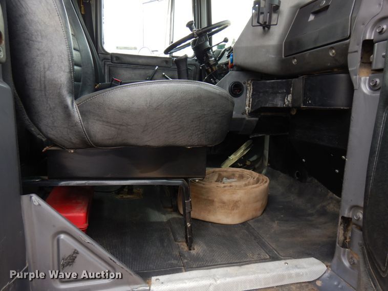 image for item IT9297 2001 Mack RD688S  water truck