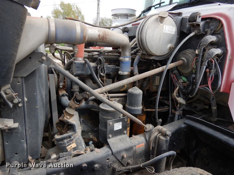 image for item IT9297 2001 Mack RD688S  water truck