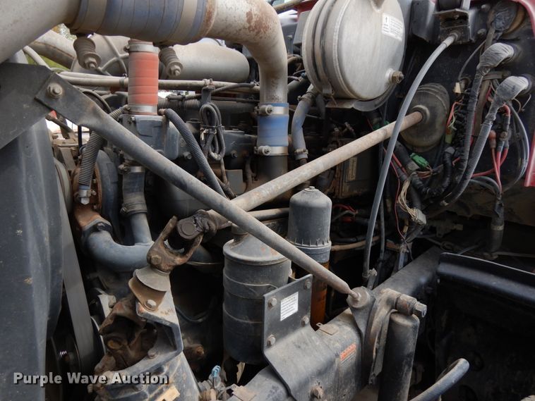 image for item IT9297 2001 Mack RD688S  water truck