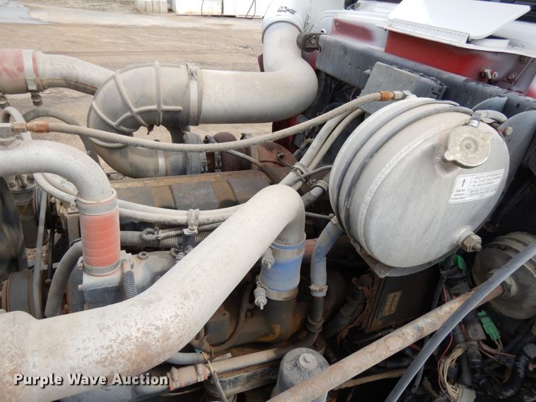 image for item IT9297 2001 Mack RD688S  water truck