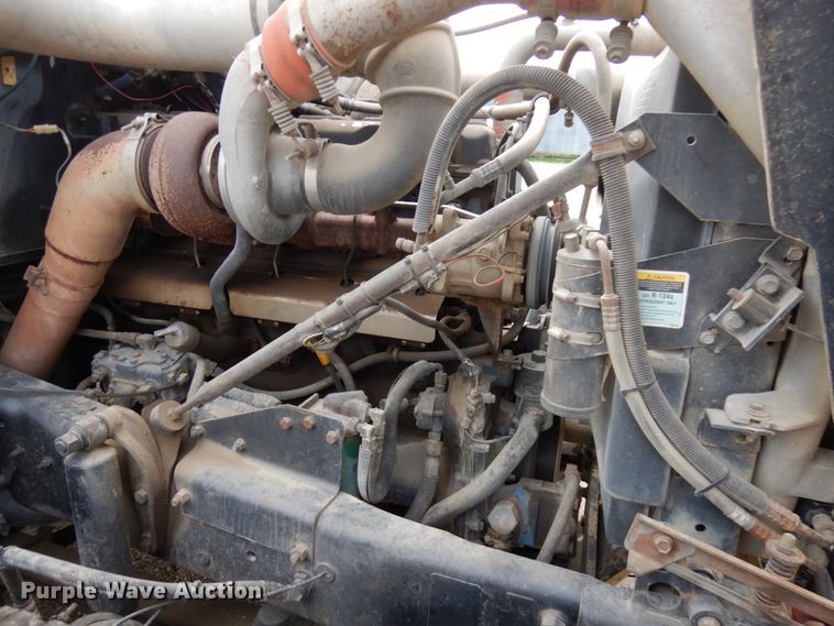 image for item IT9297 2001 Mack RD688S  water truck