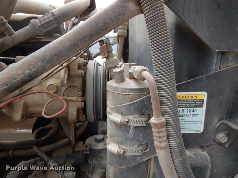 image for item IT9297 2001 Mack RD688S  water truck