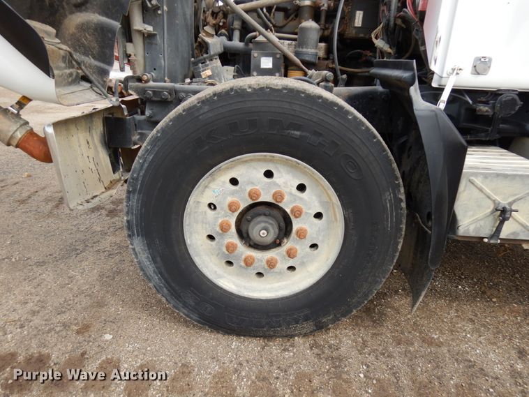 image for item IT9297 2001 Mack RD688S  water truck