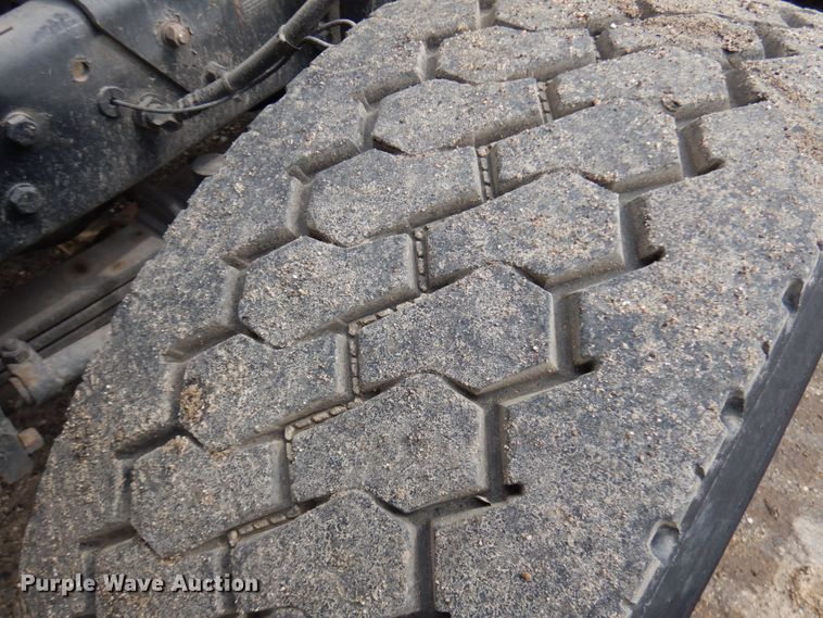 image for item IT9297 2001 Mack RD688S  water truck