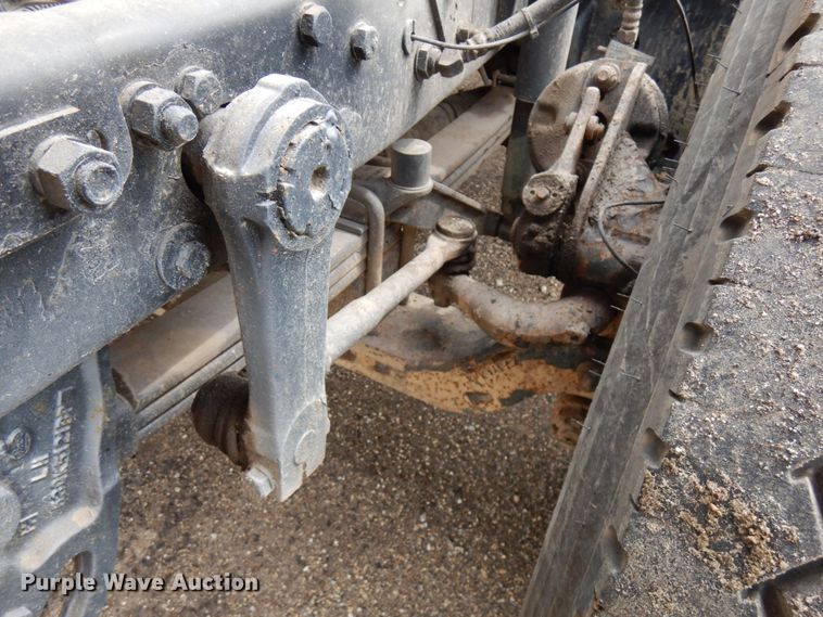 image for item IT9297 2001 Mack RD688S  water truck