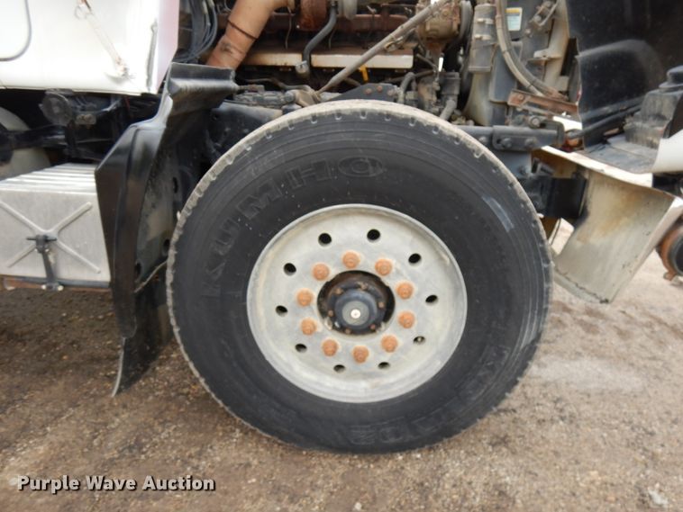 image for item IT9297 2001 Mack RD688S  water truck