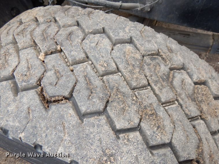 image for item IT9297 2001 Mack RD688S  water truck