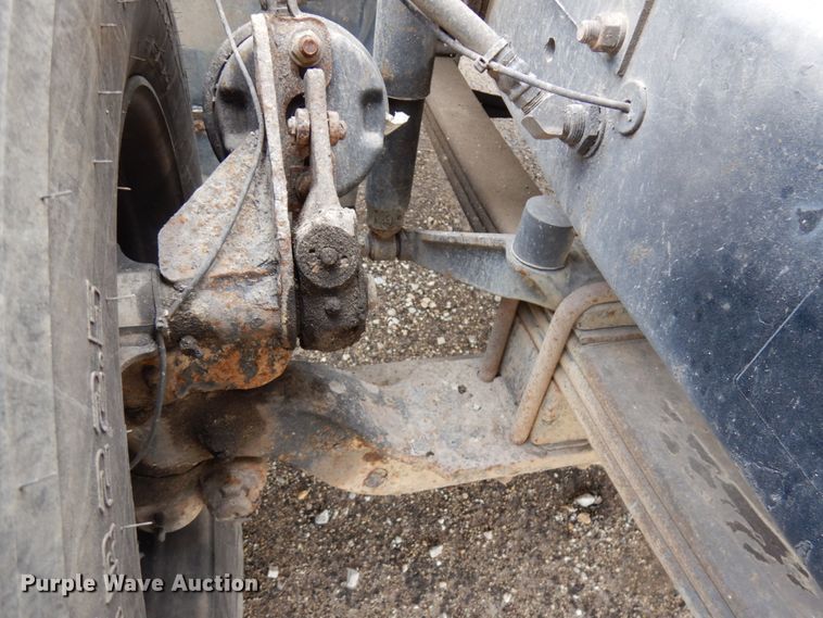 image for item IT9297 2001 Mack RD688S  water truck