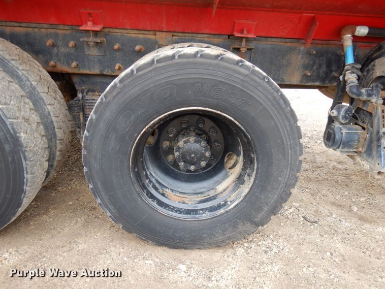 image for item IT9297 2001 Mack RD688S  water truck