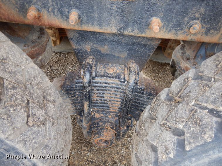 image for item IT9297 2001 Mack RD688S  water truck