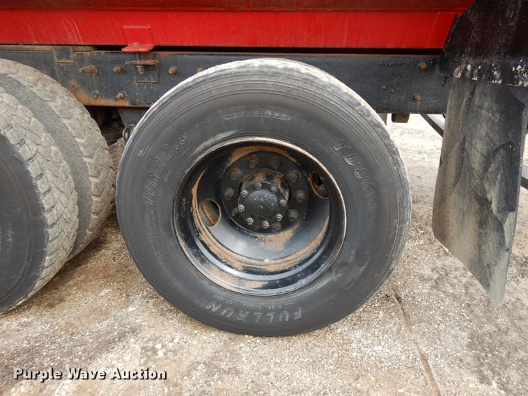 image for item IT9297 2001 Mack RD688S  water truck