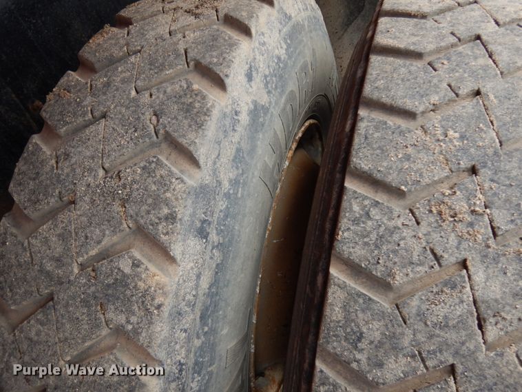 image for item IT9297 2001 Mack RD688S  water truck