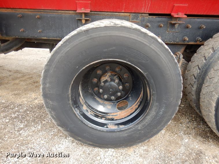 image for item IT9297 2001 Mack RD688S  water truck