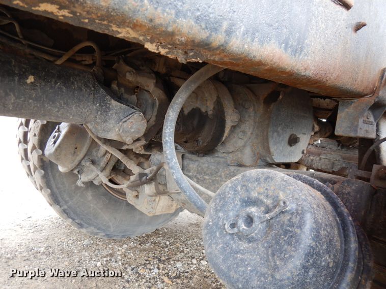 image for item IT9297 2001 Mack RD688S  water truck