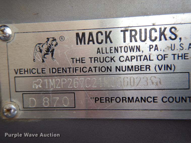 image for item IT9297 2001 Mack RD688S  water truck