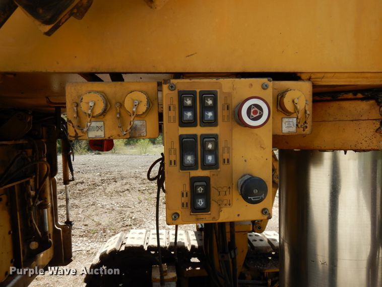 image for item IT9299 2010 Caterpillar PM201  milling machine