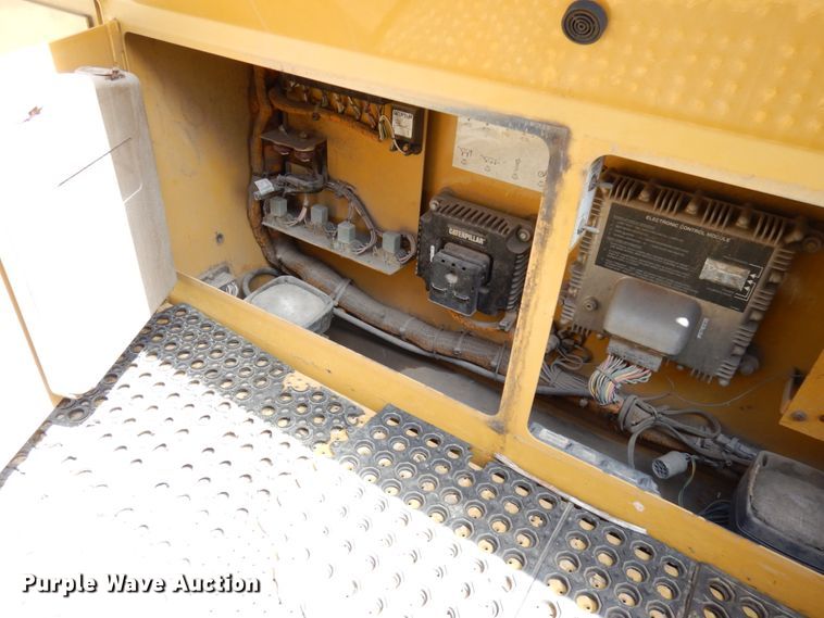 image for item IT9299 2010 Caterpillar PM201  milling machine