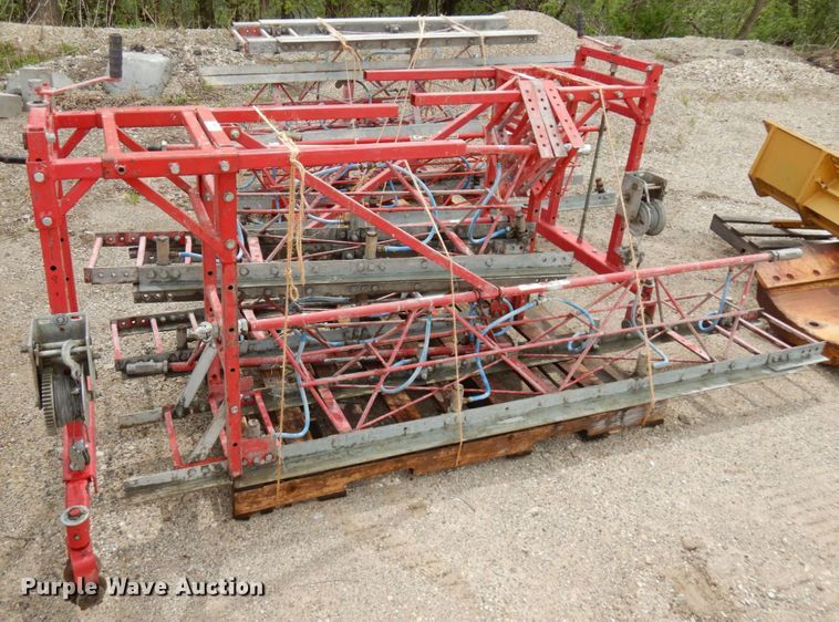 image for item IT9319 Razorback concrete screed