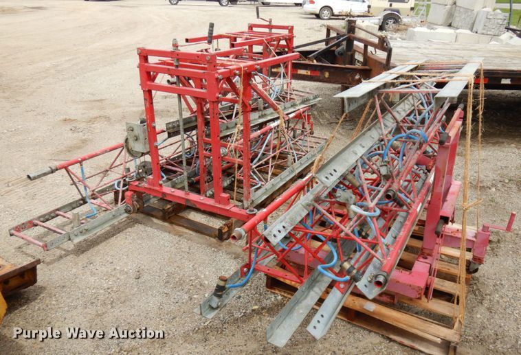 image for item IT9319 Razorback concrete screed