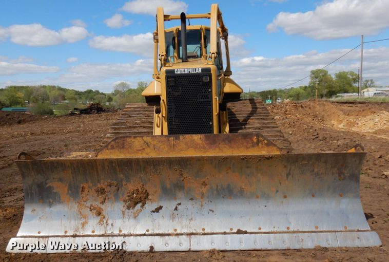 image for item IT9333 2004 Caterpillar D6N  dozer
