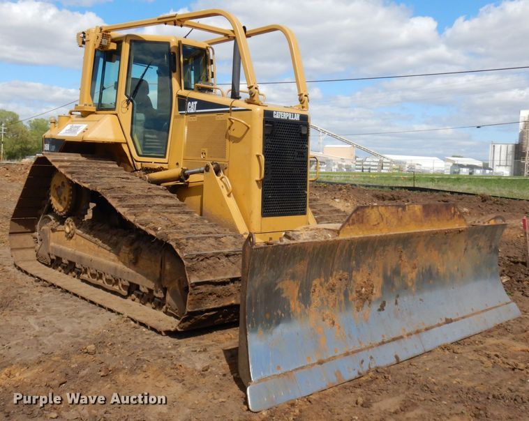 image for item IT9333 2004 Caterpillar D6N  dozer