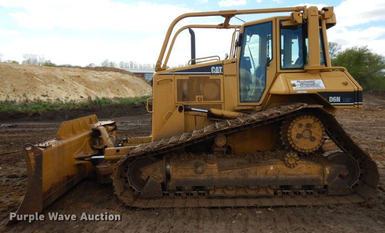 image for item IT9333 2004 Caterpillar D6N  dozer