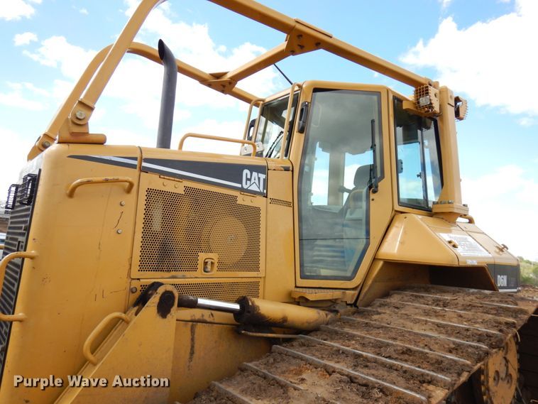 image for item IT9333 2004 Caterpillar D6N  dozer