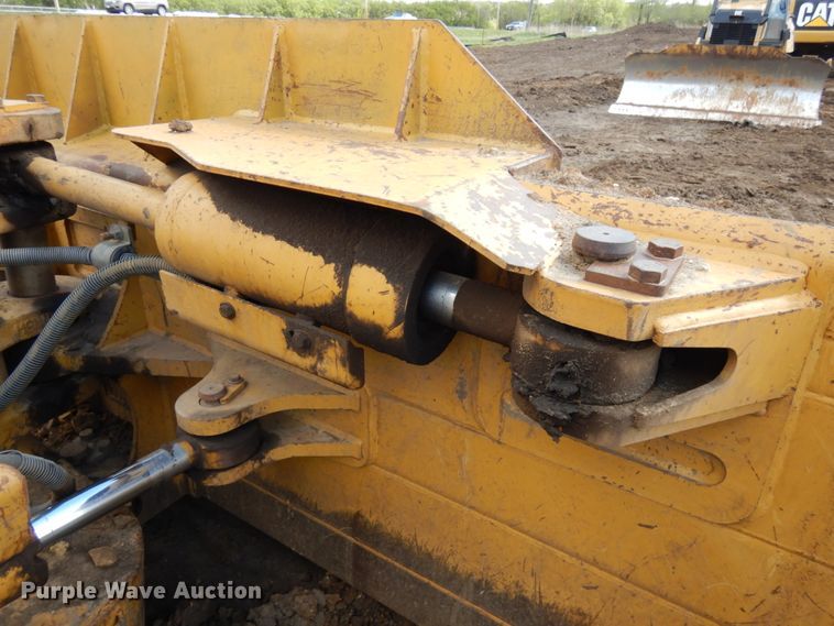 image for item IT9333 2004 Caterpillar D6N  dozer