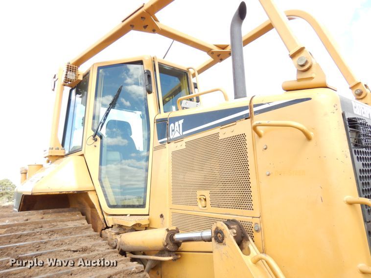 image for item IT9333 2004 Caterpillar D6N  dozer