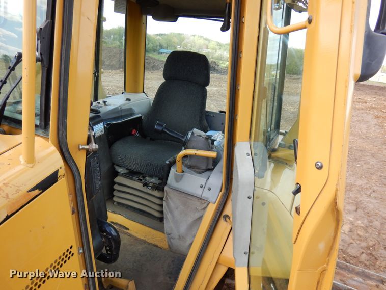 image for item IT9333 2004 Caterpillar D6N  dozer